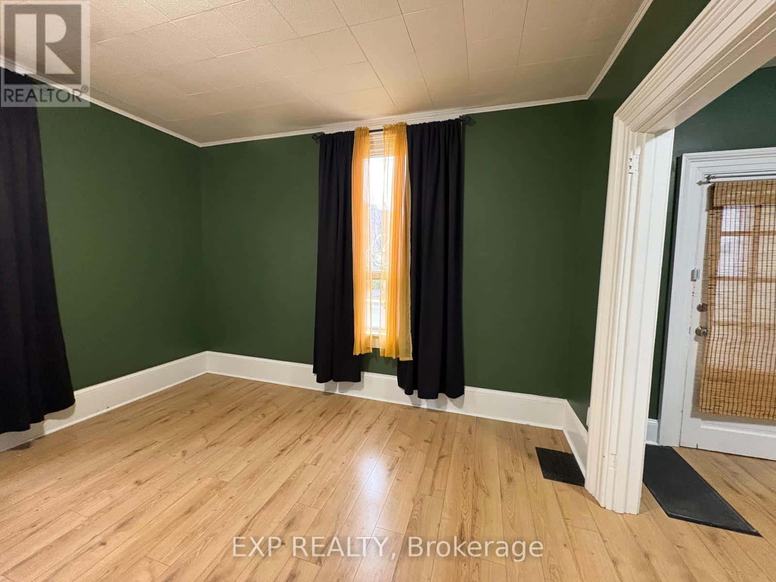 1 - 213 PROSPECT STREET — Newmarket (Gorham-College Manor), Ontario - Photo 3 of 26