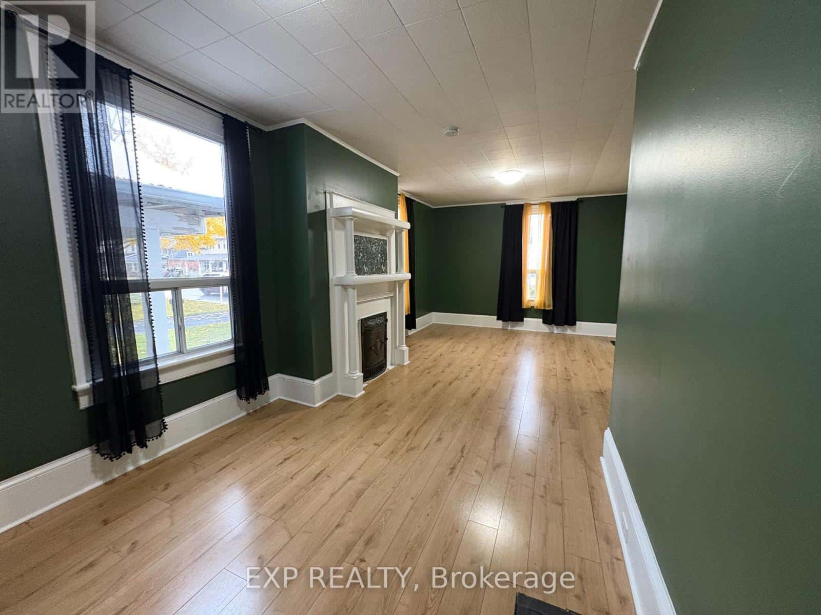 1 - 213 PROSPECT STREET — Newmarket (Gorham-College Manor), Ontario - Photo 4 of 26