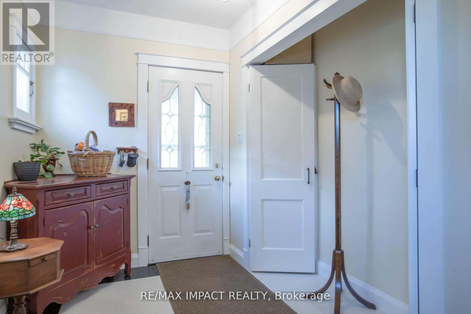 45 BURK STREET — Oshawa (Vanier), Ontario - Photo 3 of 37