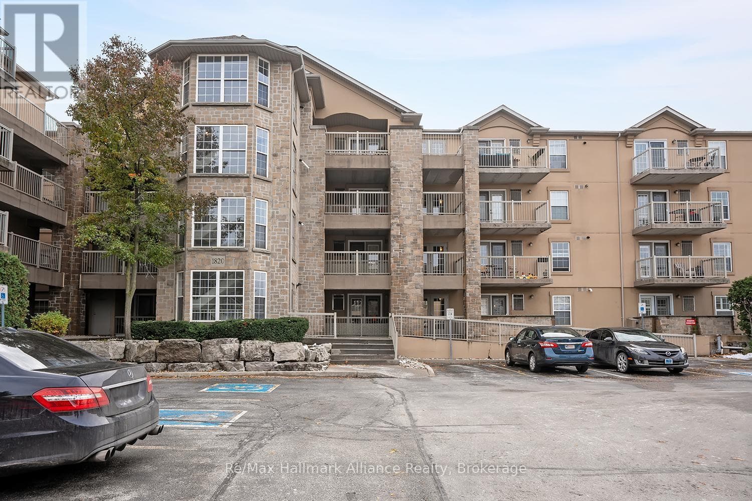 107 - 1820 WALKERS LINE — Burlington (Palmer), Ontario - Main photo