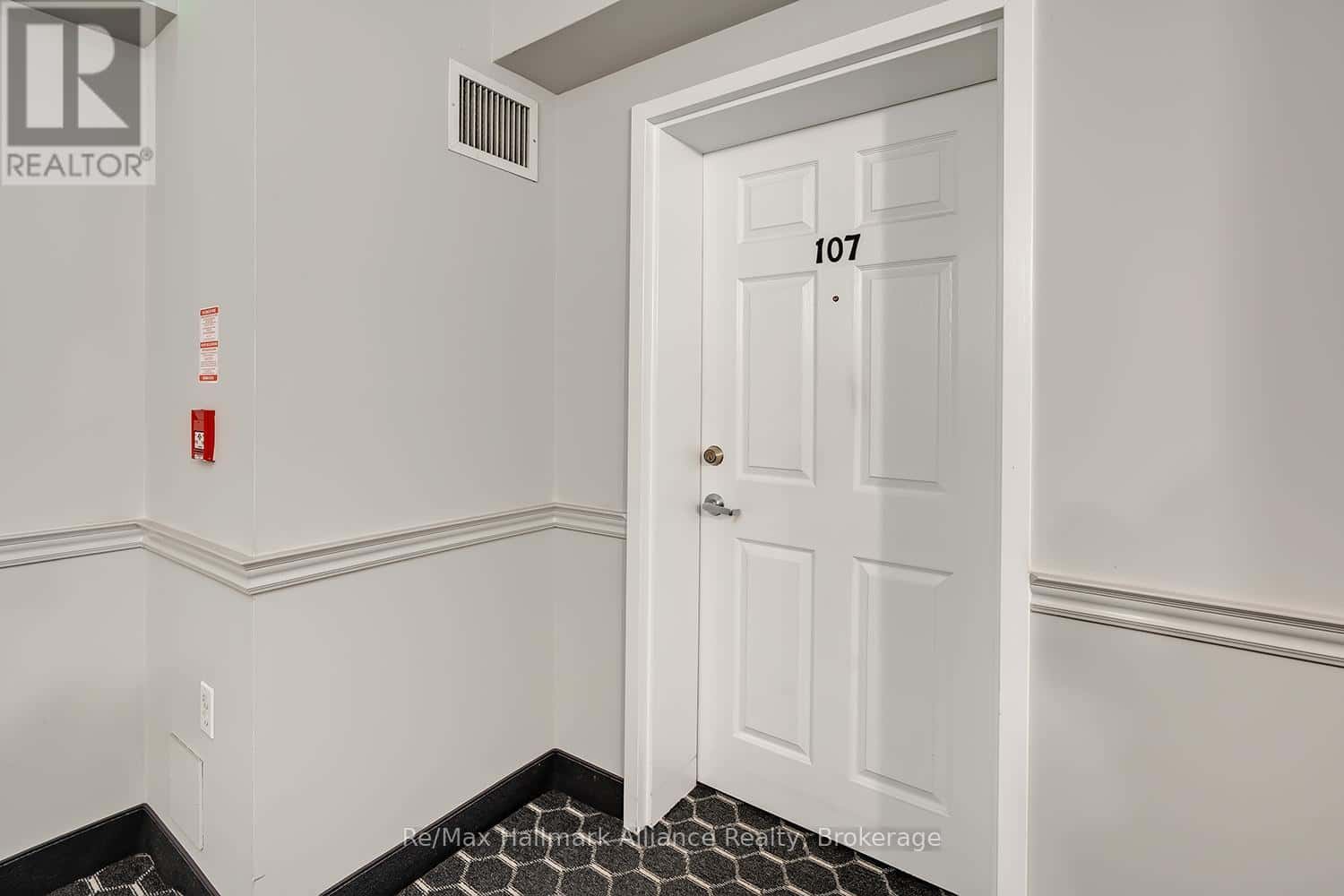 107 - 1820 WALKERS LINE — Burlington (Palmer), Ontario - Photo 4 of 30