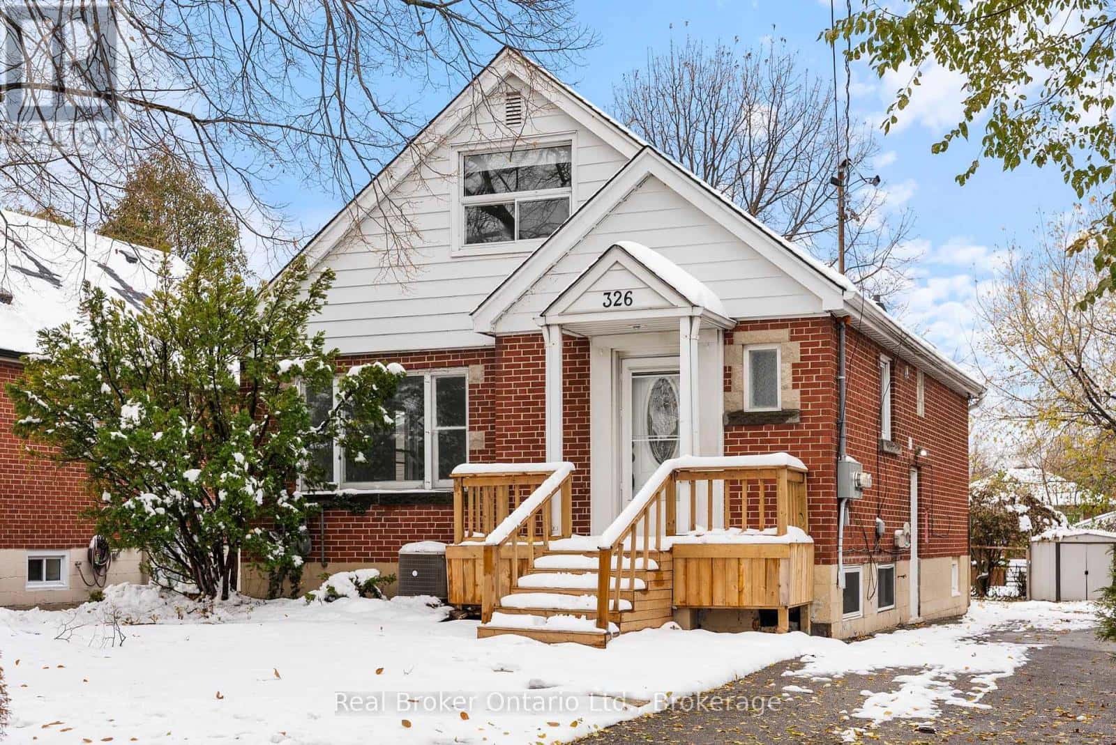 MAIN FLOOR - 326 EAST 19TH STREET — Hamilton (Hill Park), Ontario - Photo 2 of 27