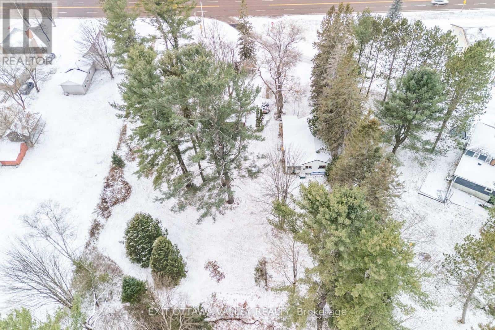 6 OTTAWA STREET — Laurentian Hills, Ontario - Photo 5 of 35