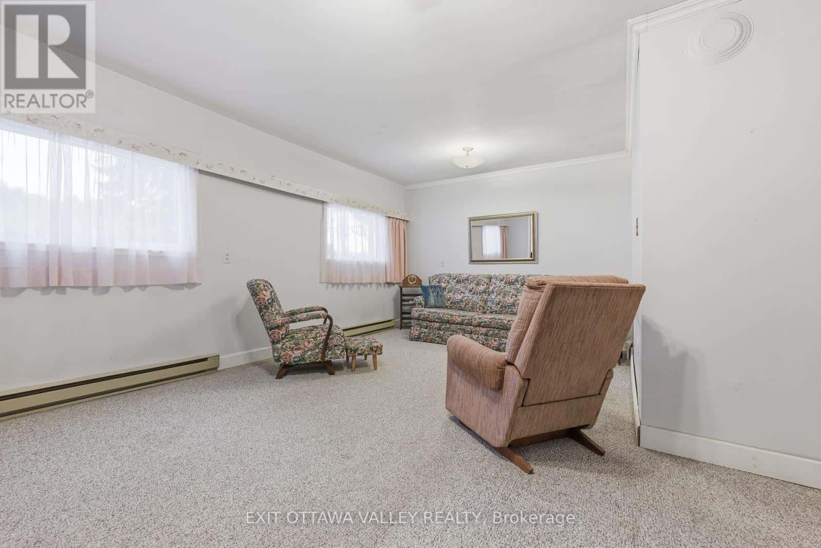 6 OTTAWA STREET — Laurentian Hills, Ontario - Photo 2 of 35