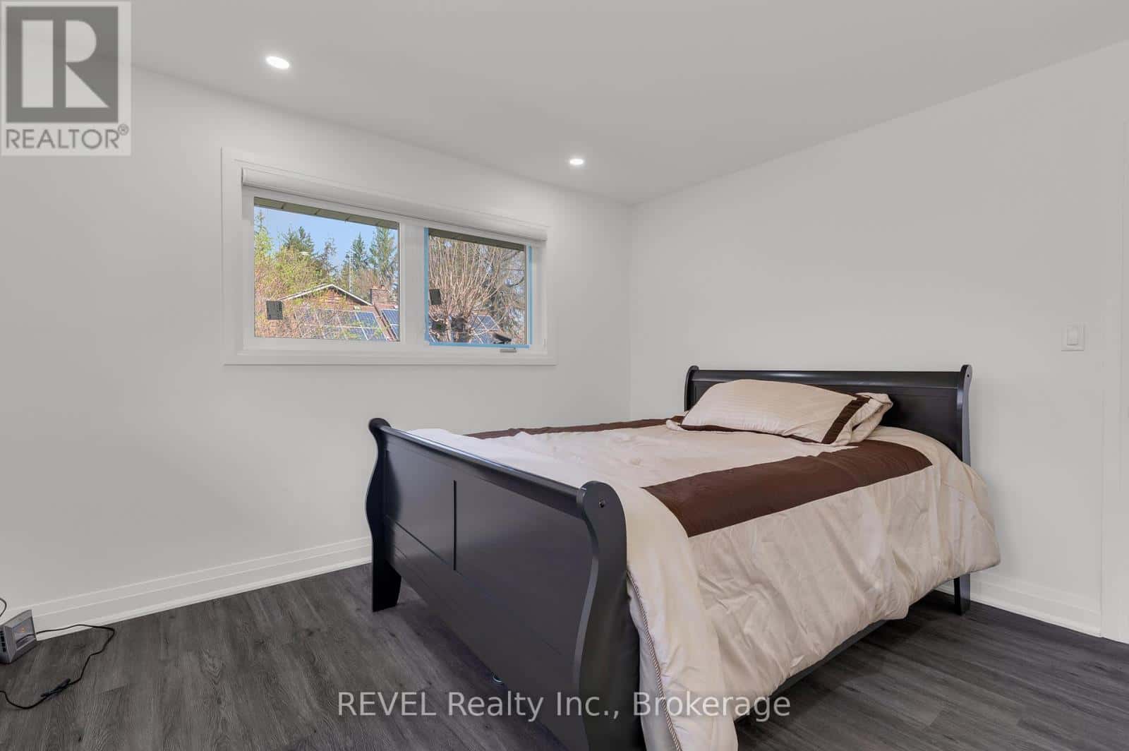 3035 NIAGARA PARKWAY — Fort Erie (Black Creek), Ontario - Photo 3 of 33