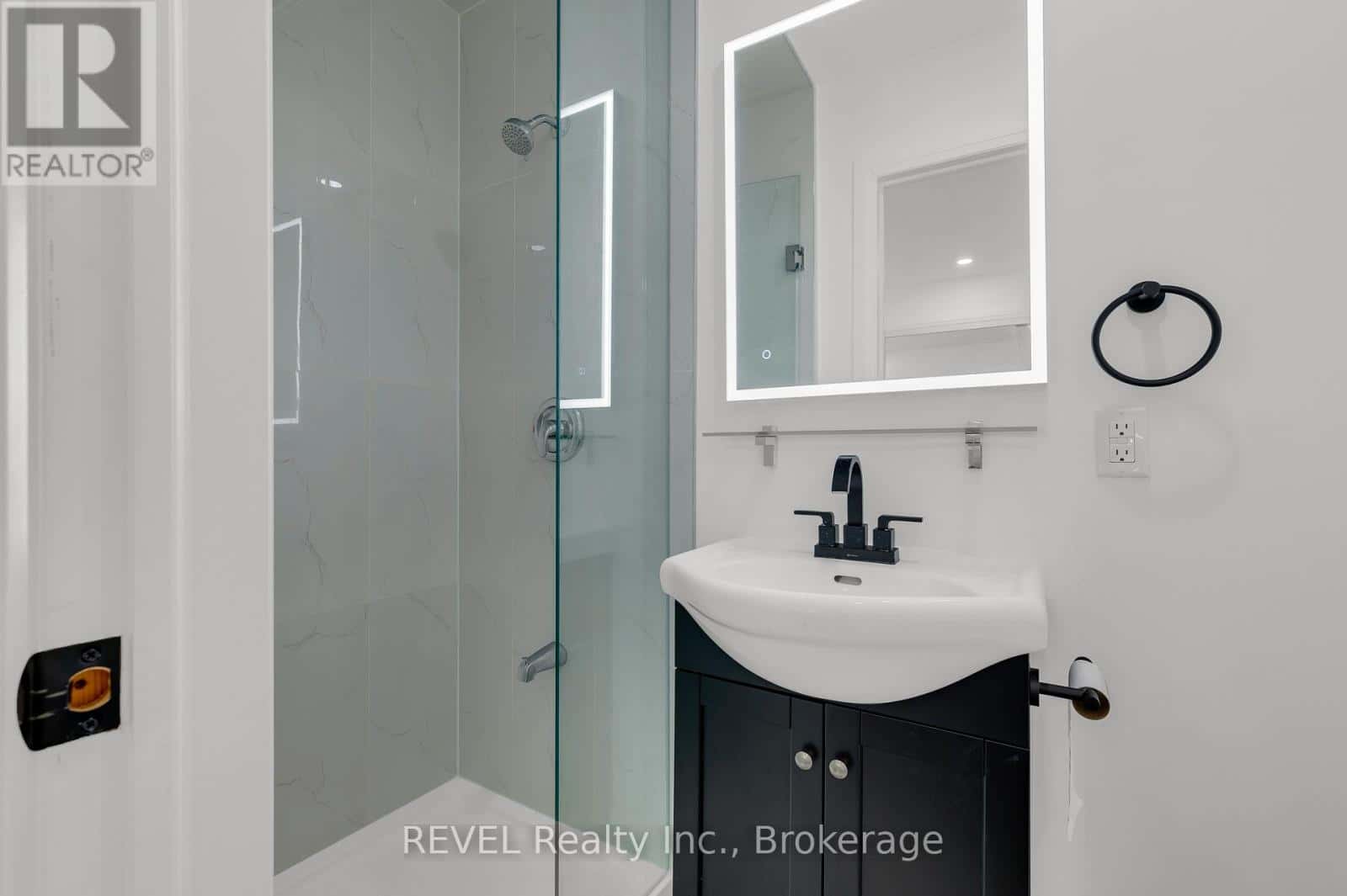 3035 NIAGARA PARKWAY — Fort Erie (Black Creek), Ontario - Photo 2 of 33