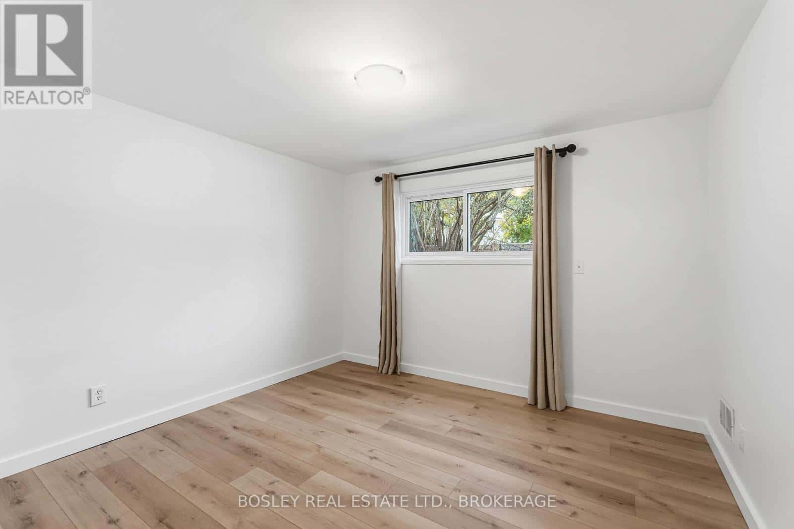 21 JEANETTE DRIVE — St. Catharines (Vine/Linwell), Ontario - Photo 2 of 40