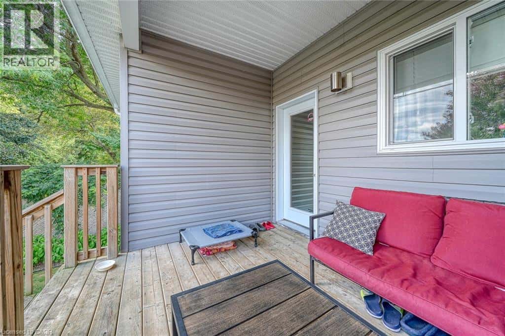 211 OXFORD Street — Ingersoll, Ontario - Photo 3 of 35