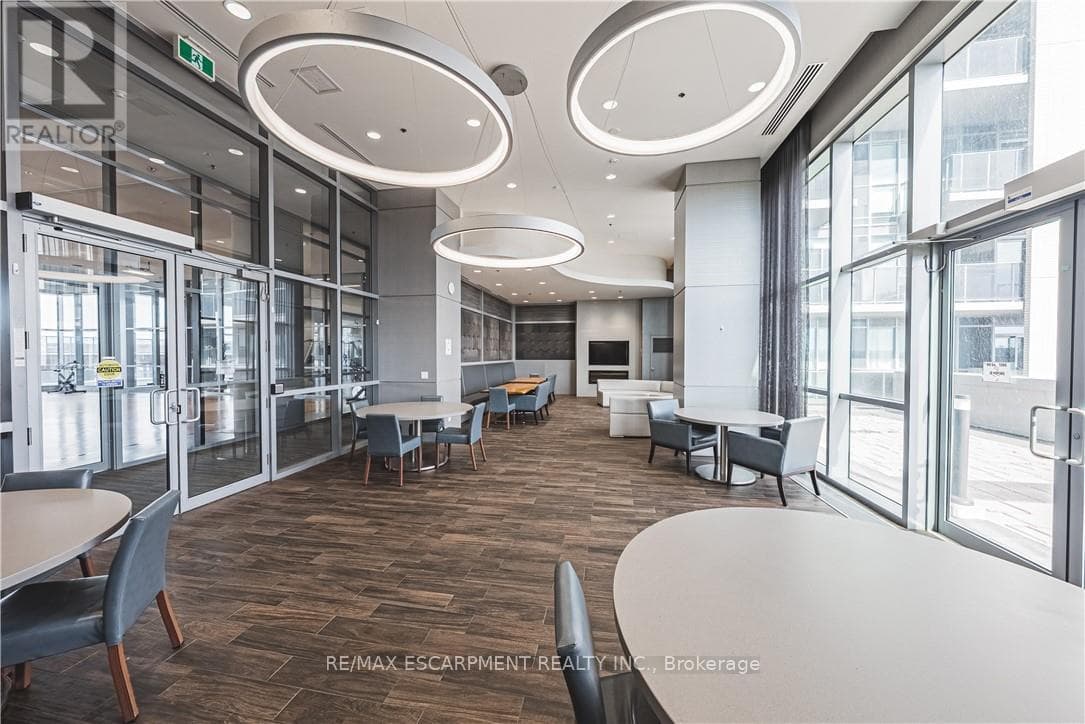 2001 - 2093 FAIRVIEW STREET — Burlington (Freeman), Ontario - Main photo