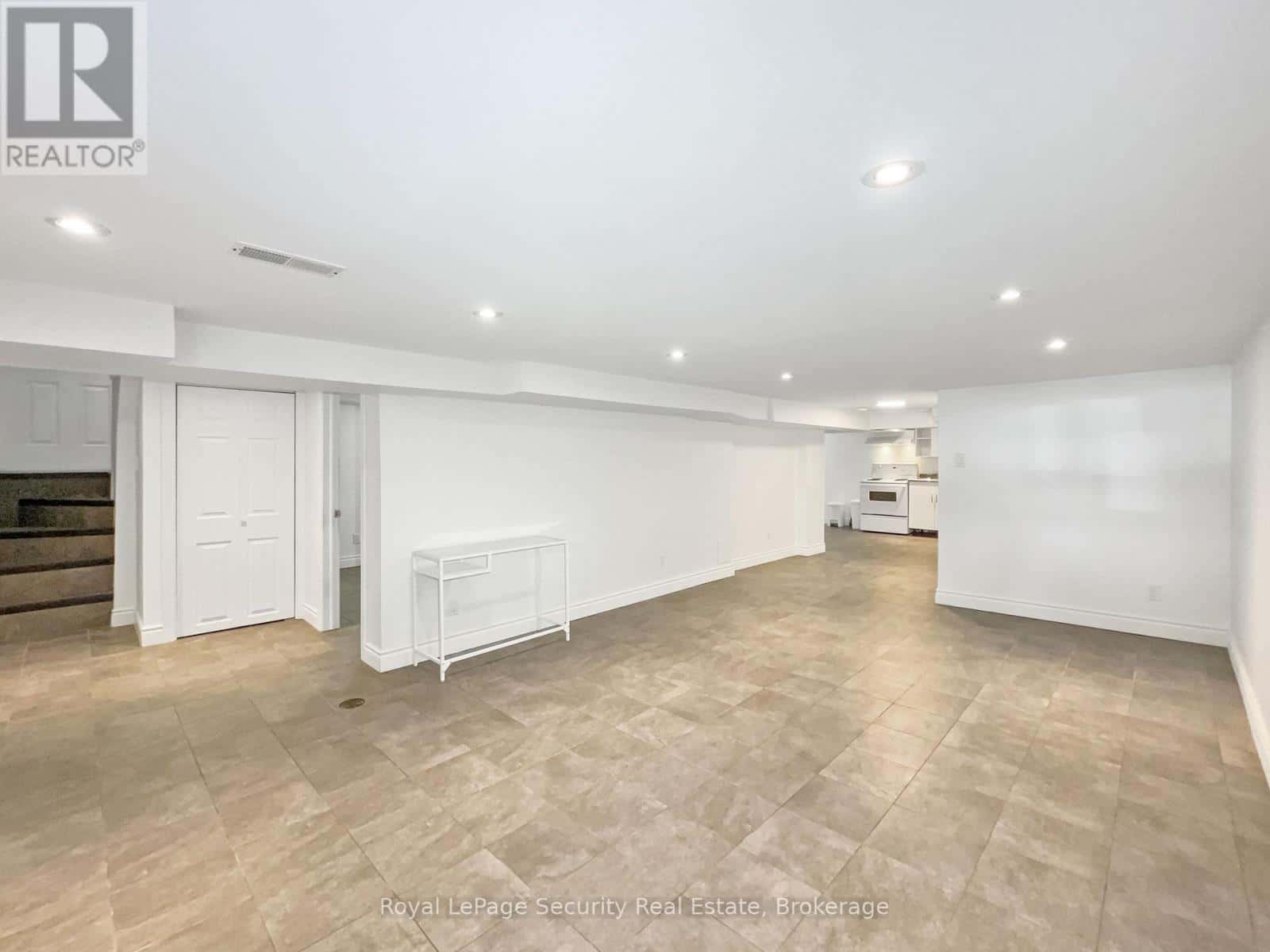 LOWER - 29 MORLAND ROAD — Toronto (Runnymede-Bloor West Village), Ontario - Photo 4 of 12