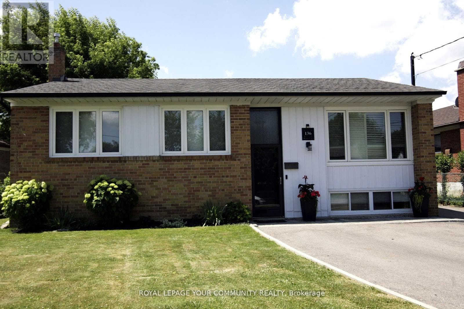 136 STRATHBURN BOULEVARD — Toronto (Humberlea-Pelmo Park), Ontario - Main photo