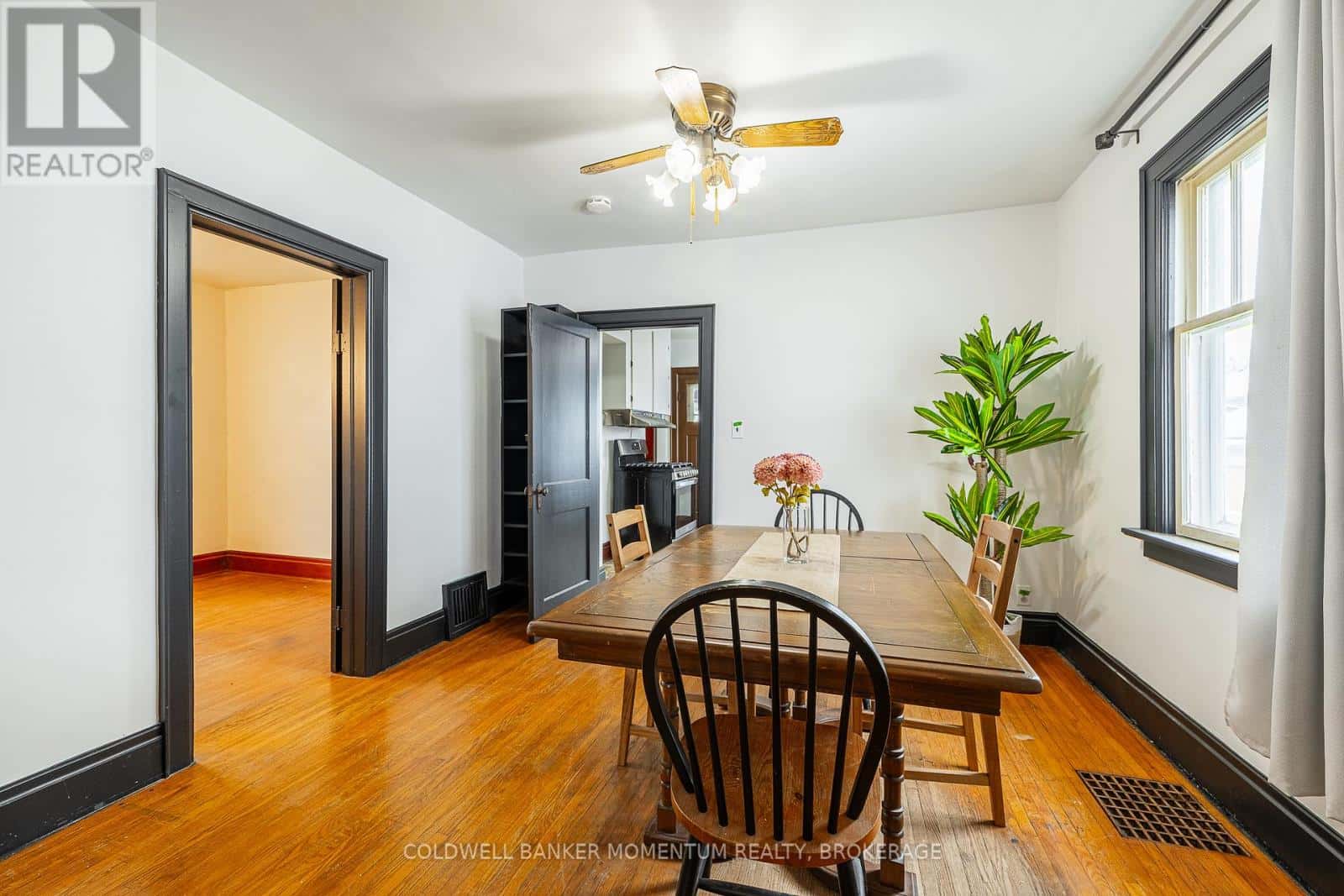 20 ELBERTA STREET — St. Catharines (Facer), Ontario - Photo 3 of 33