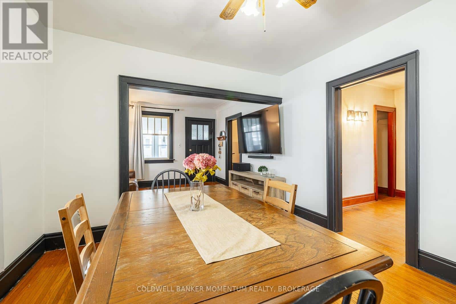 20 ELBERTA STREET — St. Catharines (Facer), Ontario - Photo 2 of 33