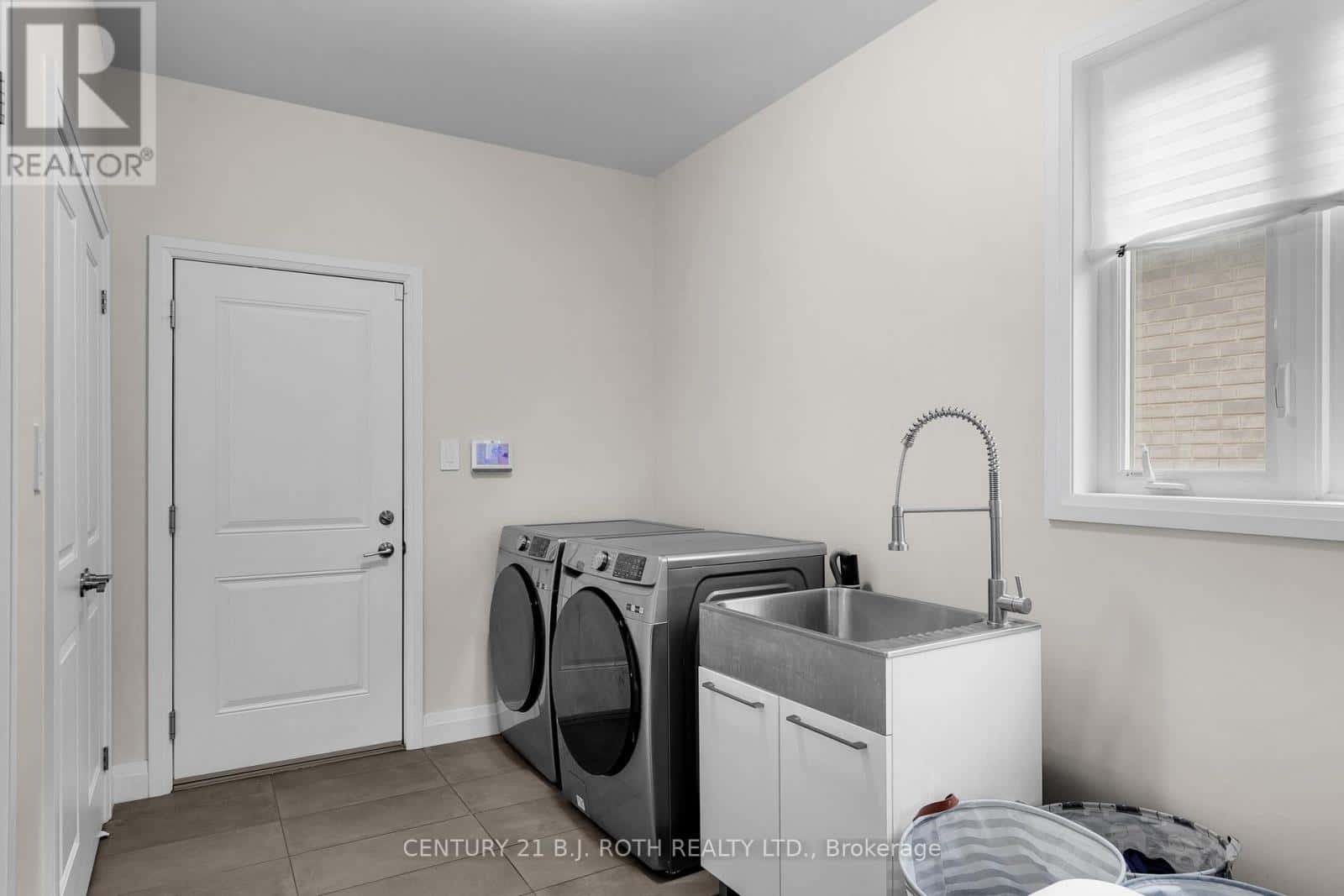 137 RITCHIE CRESCENT — Springwater (Elmvale), Ontario - Photo 4 of 41