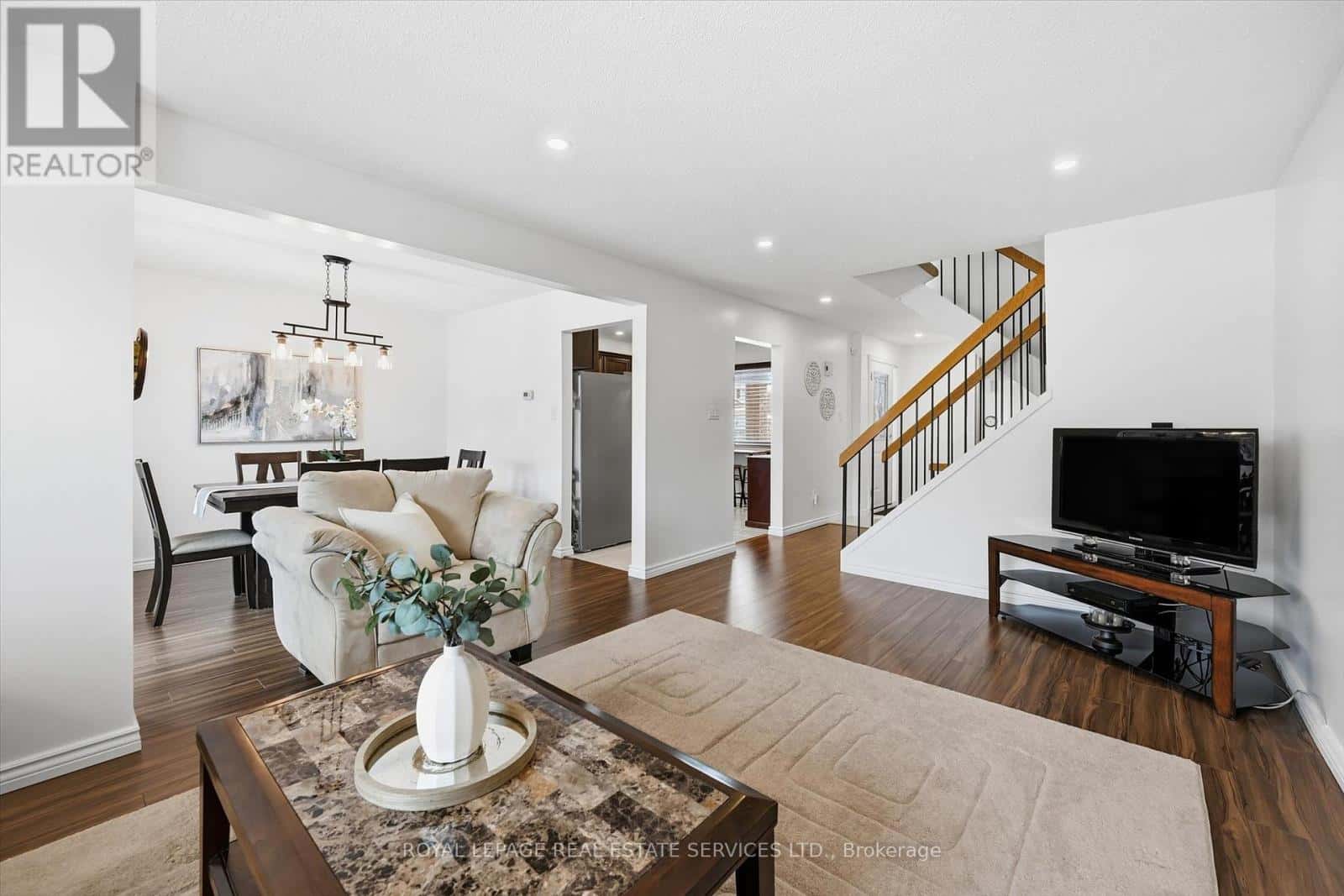 26 - 1580 LANCASTER DRIVE — Oakville (FA Falgarwood), Ontario - Photo 2 of 46