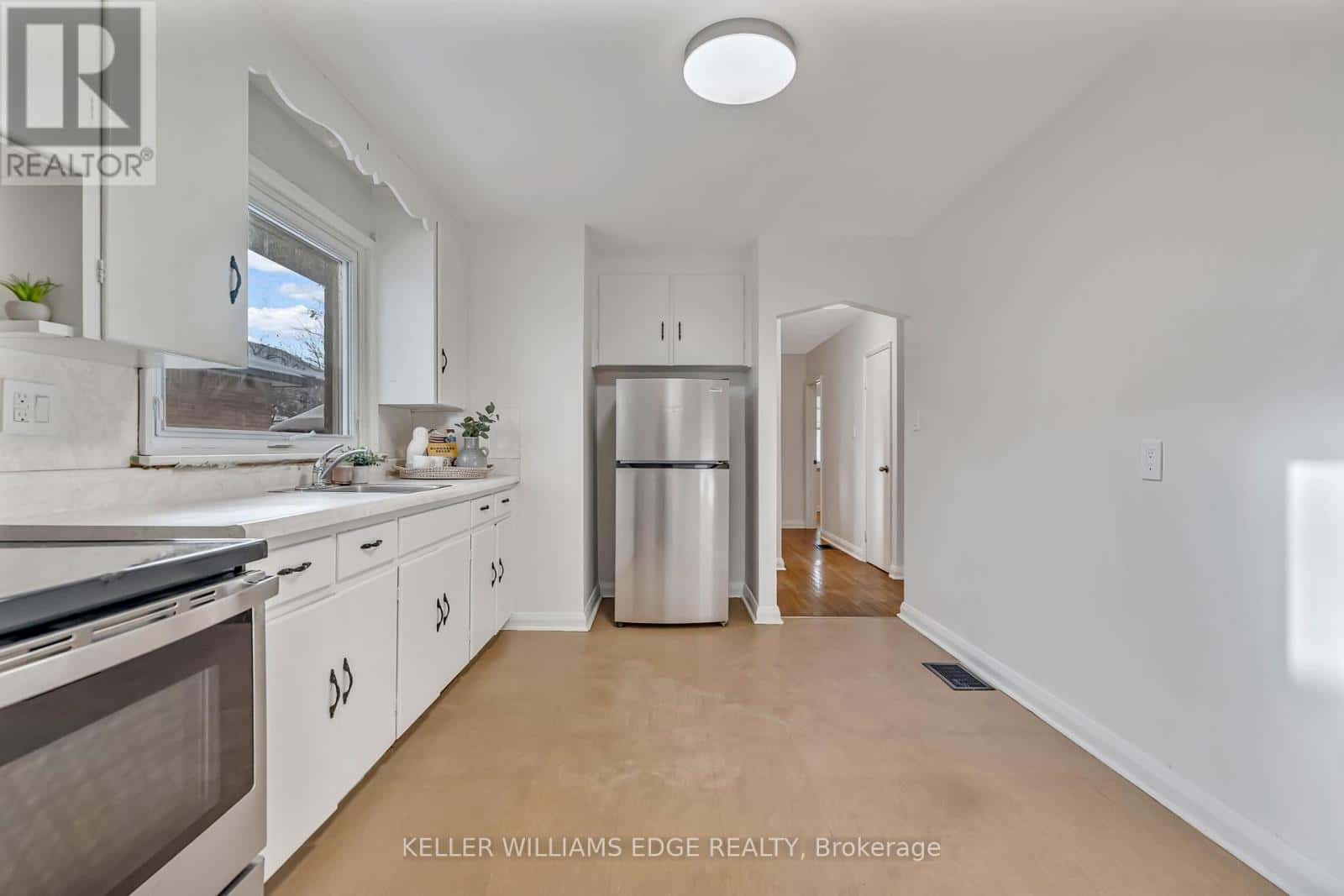 80 EAST 41ST STREET — Hamilton (Sunninghill), Ontario - Photo 2 of 44