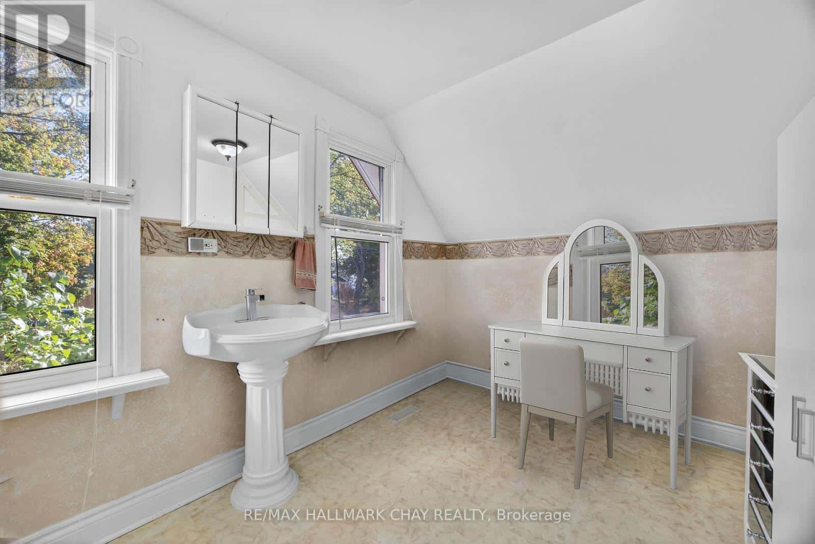 9 MARIA STREET — Springwater (Elmvale), Ontario - Photo 5 of 24