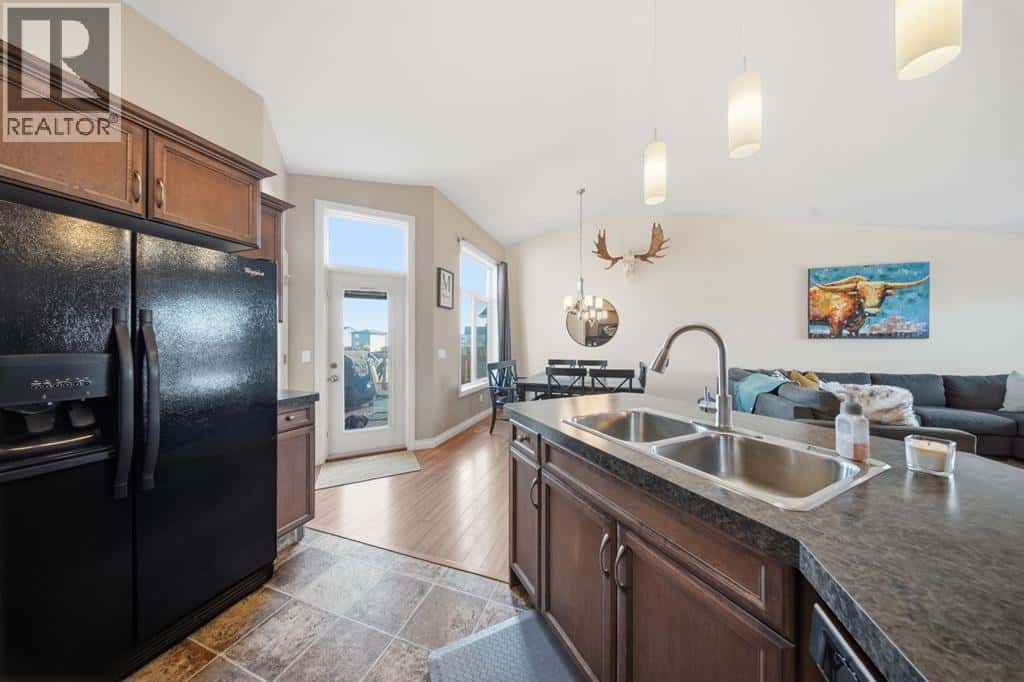 93 Mann Drive — Penhold, Alberta - Photo 3 of 31