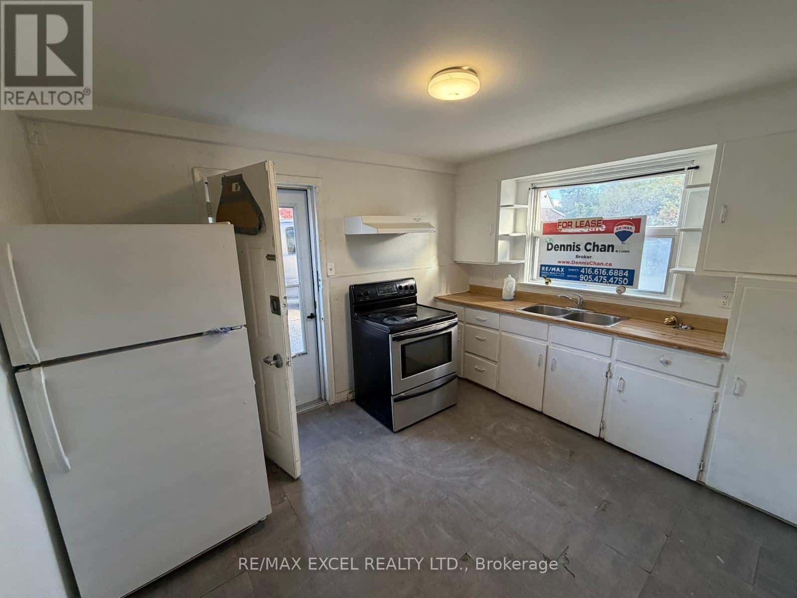 MAIN FLR & BSMT, UNIT A - 515 WARDEN AVENUE — Toronto (Oakridge), Ontario - Photo 4 of 19