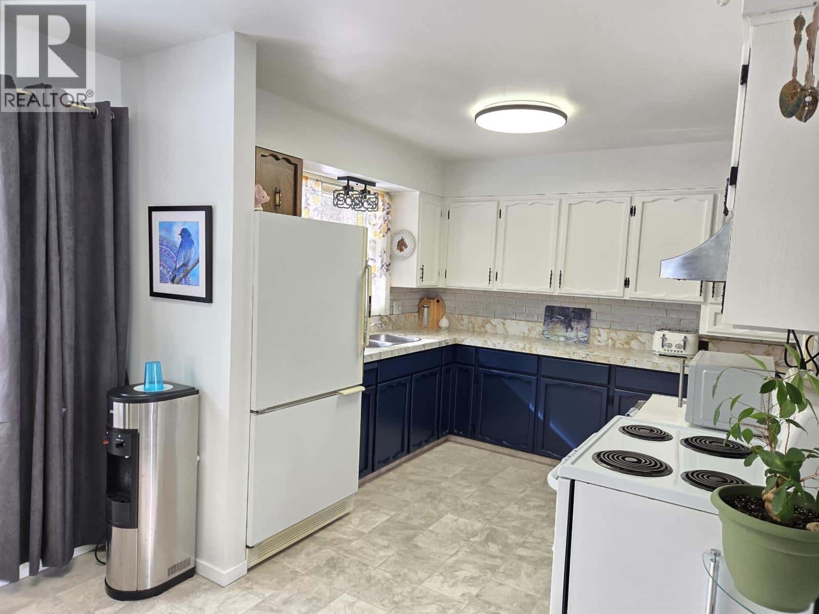 2653 STARLANE DRIVE — Prince George, British Columbia - Photo 4 of 37