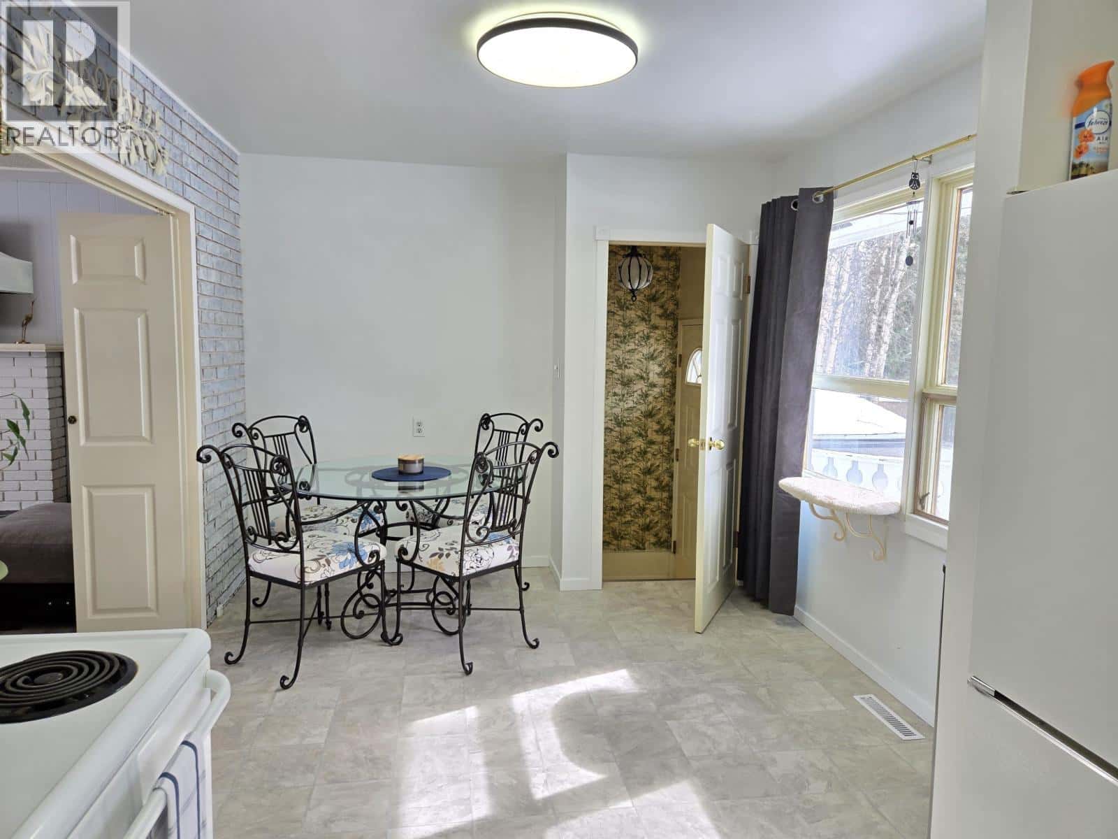 2653 STARLANE DRIVE — Prince George, British Columbia - Photo 5 of 37