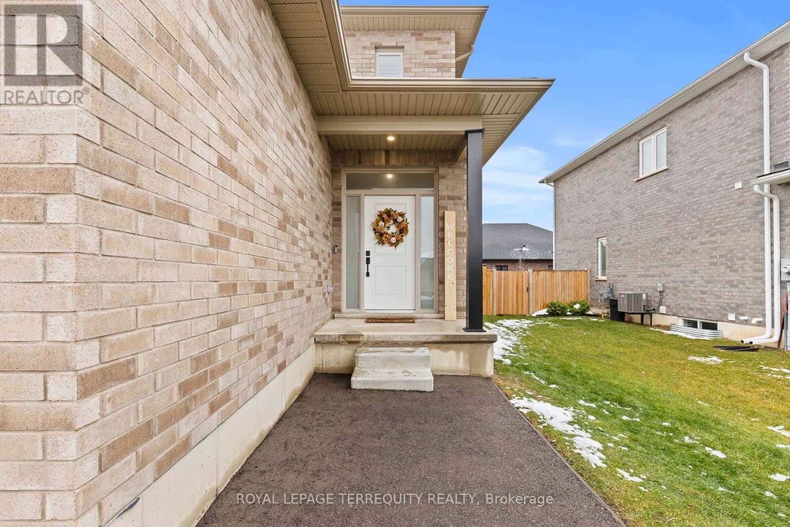 62 PEACHLEAF LANE — Norfolk (Waterford), Ontario - Photo 4 of 22