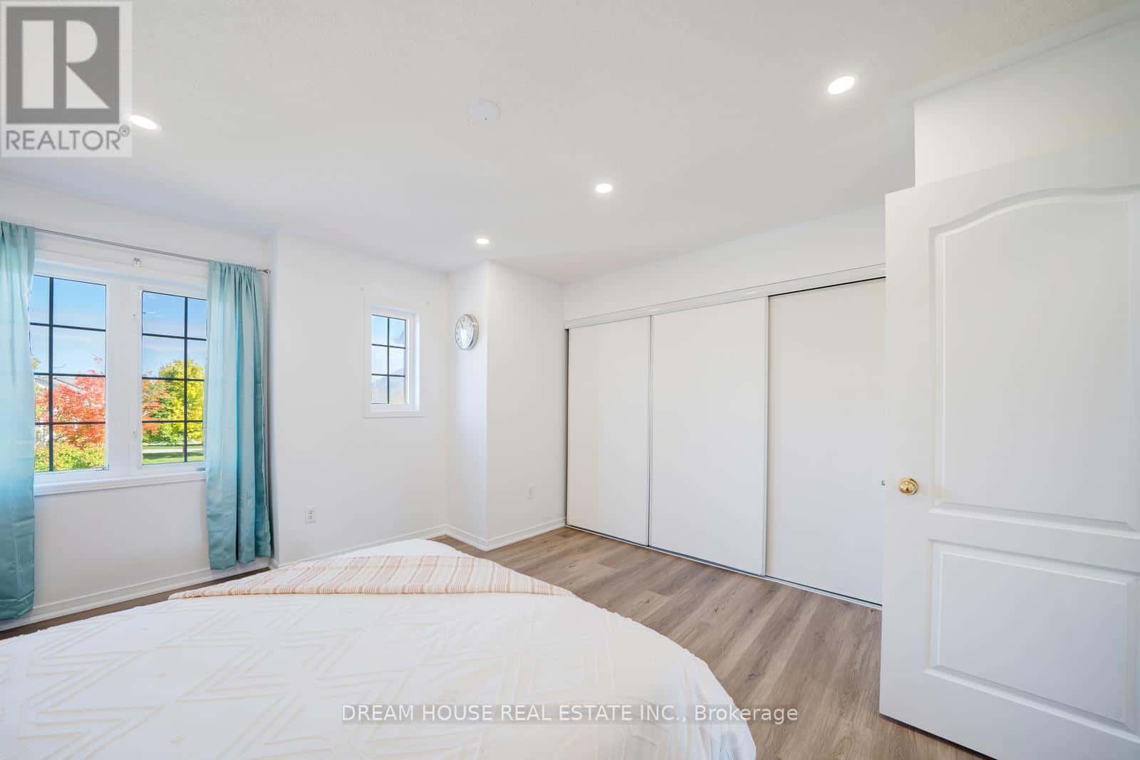 417 KING STREET E — East Gwillimbury (Mt Albert), Ontario - Photo 5 of 50