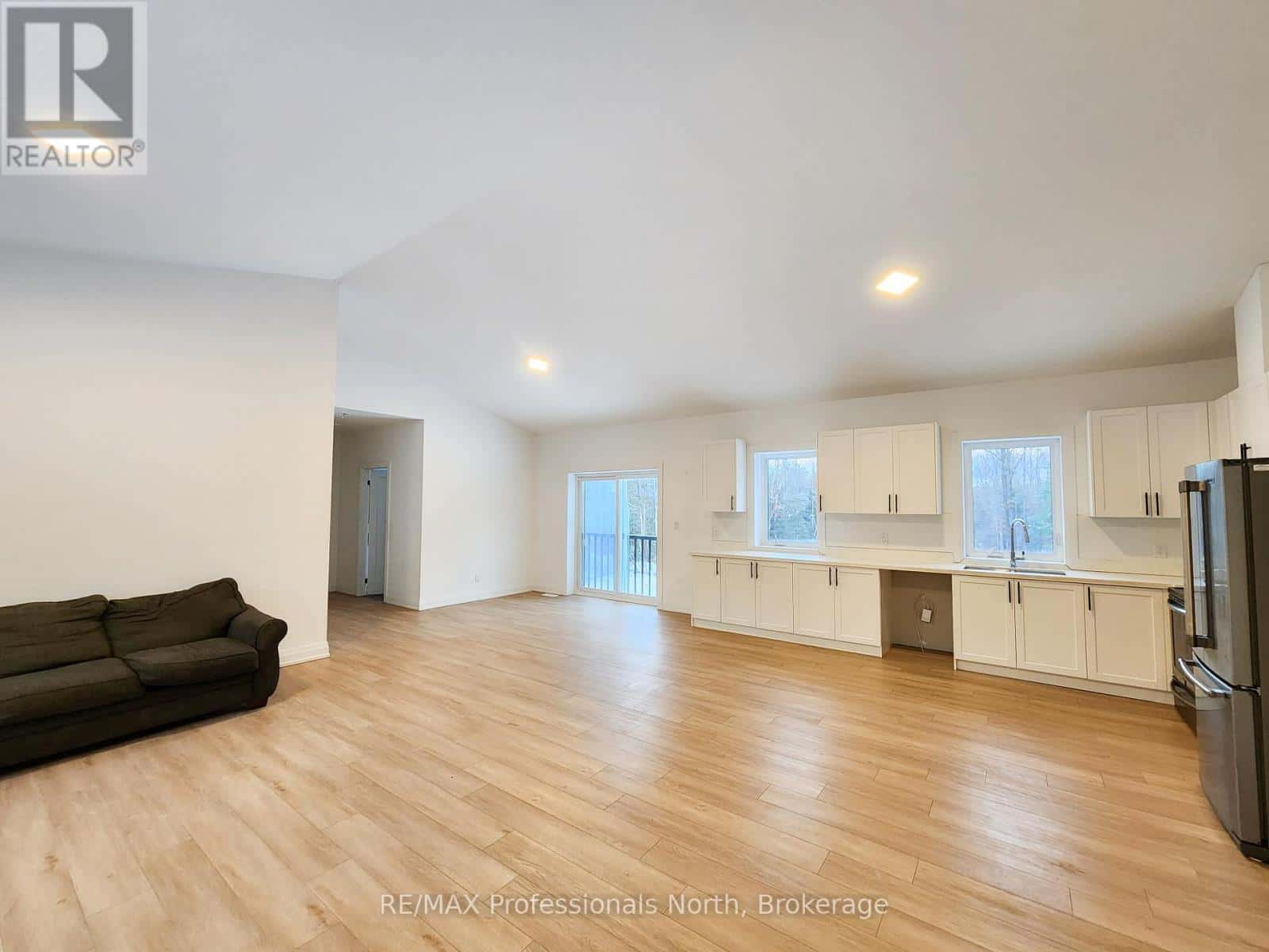 274 ECHO RIDGE ROAD — Kearney, Ontario - Photo 2 of 36