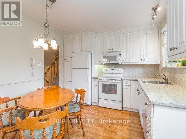 10 ARROWFLIGHT DRIVE — Markham (Bullock), Ontario - Main photo