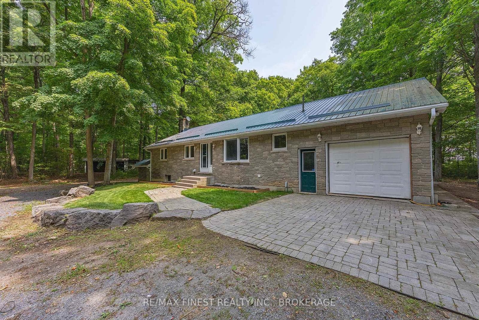 918 FRY ROAD — Prince Edward County (Sophiasburg Ward), Ontario - Main photo