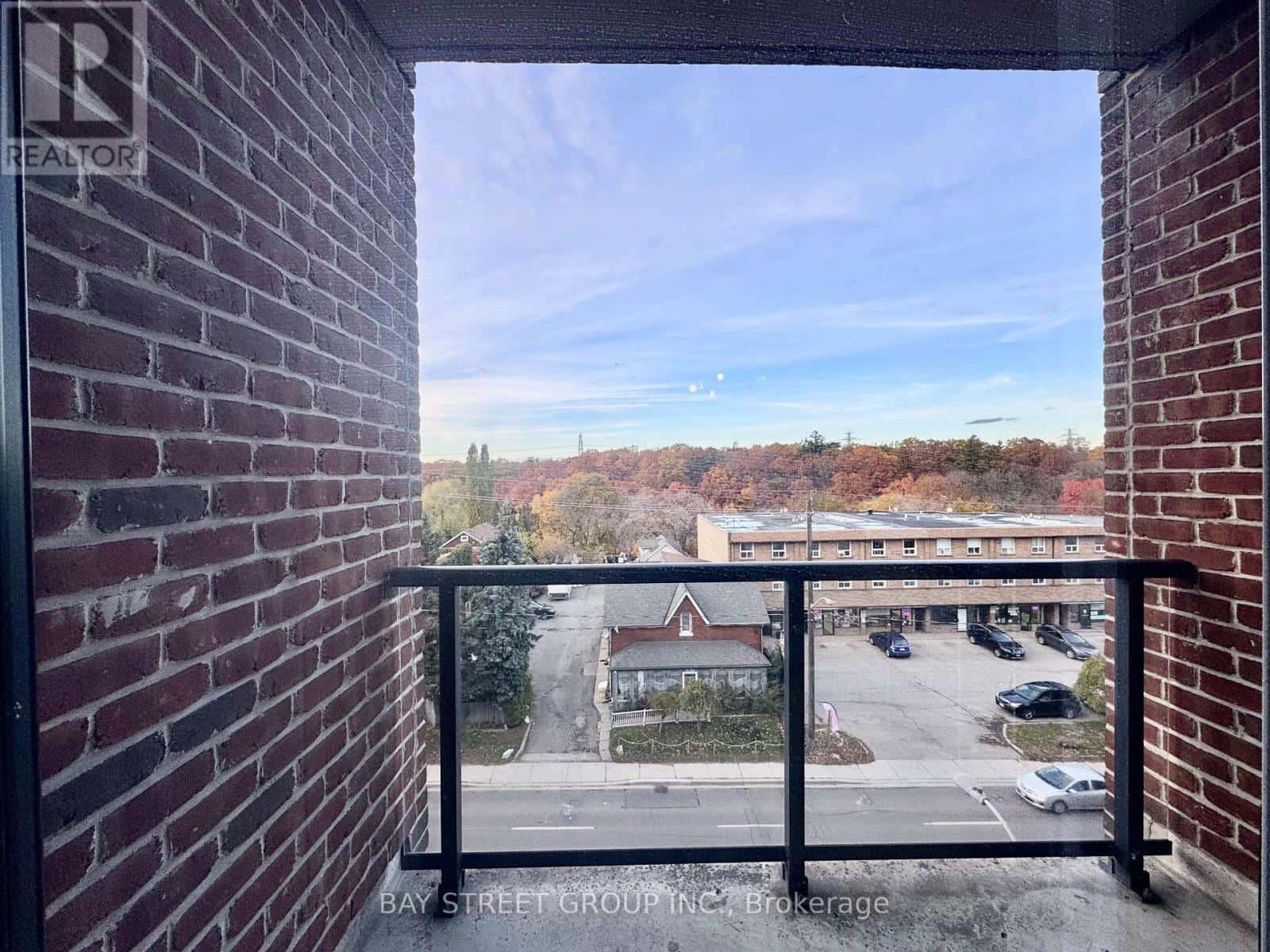 507 - 25 EARLINGTON AVENUE — Toronto (Kingsway South), Ontario - Photo 3 of 20