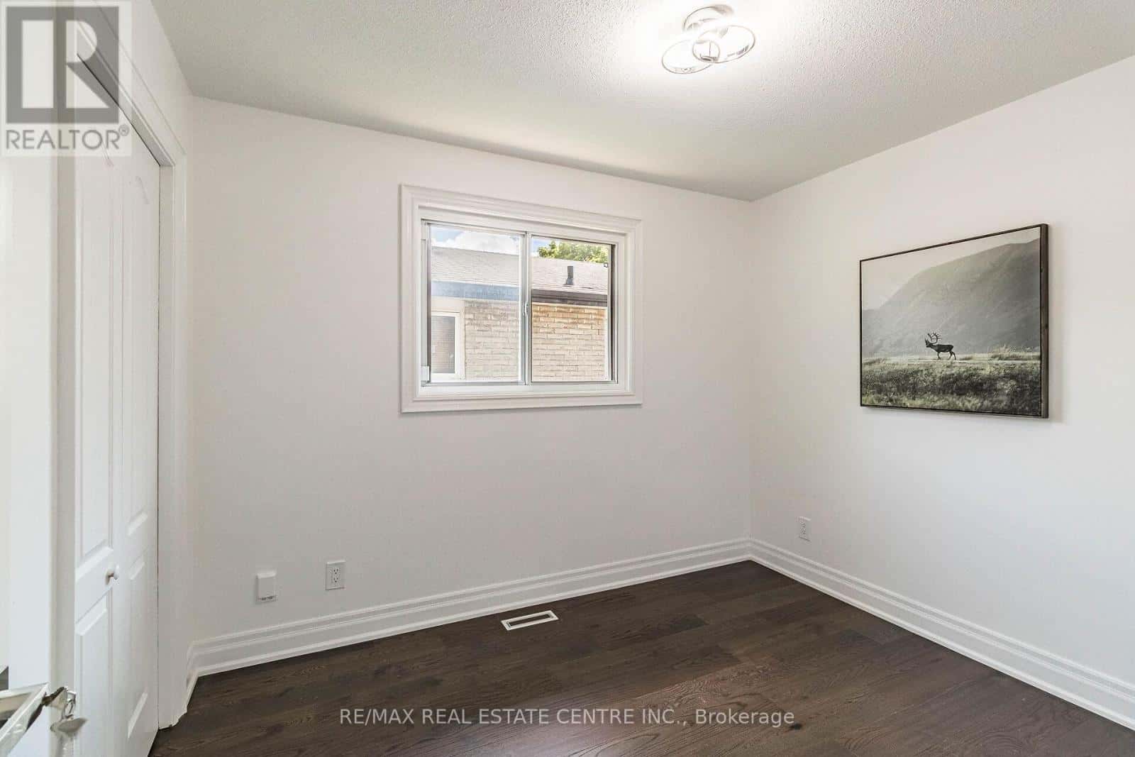 1048 ROBARTS ROAD — Oakville (CP College Park), Ontario - Photo 3 of 49