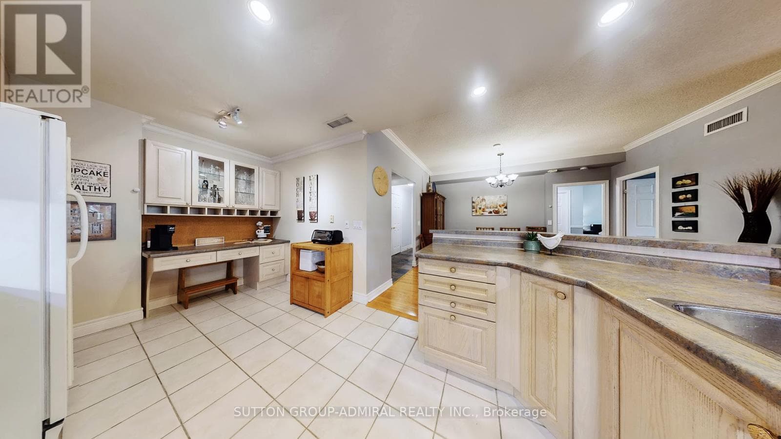 207 - 10 OLD MILL TRAIL — Toronto (Kingsway South), Ontario - Main photo