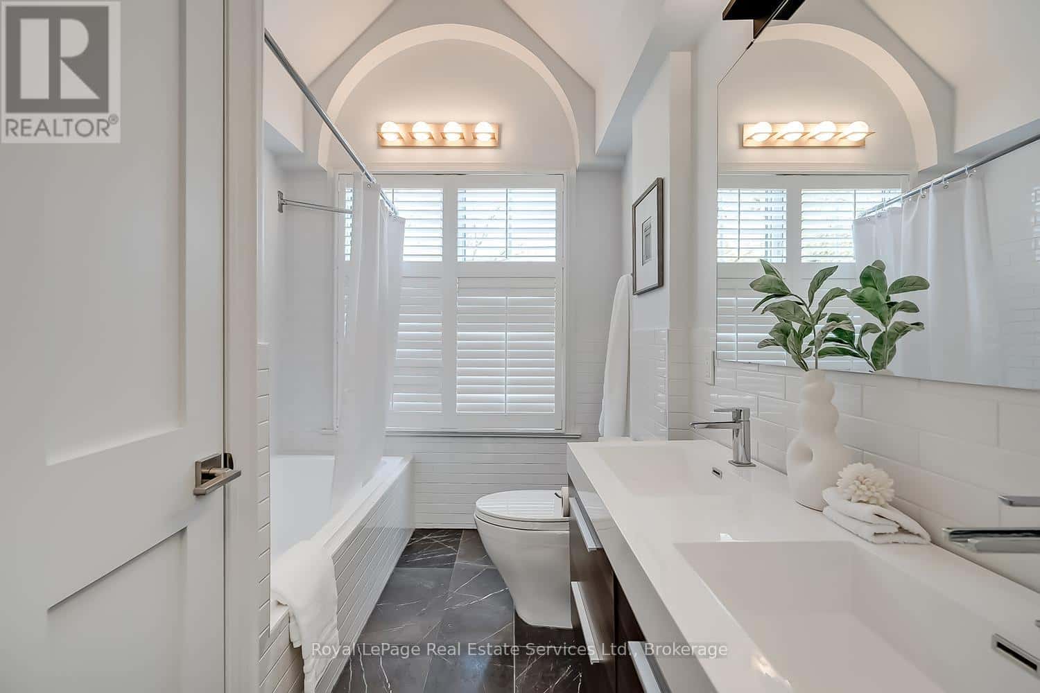 75 BROOKFIELD ROAD — Oakville (CO Central), Ontario - Photo 4 of 50