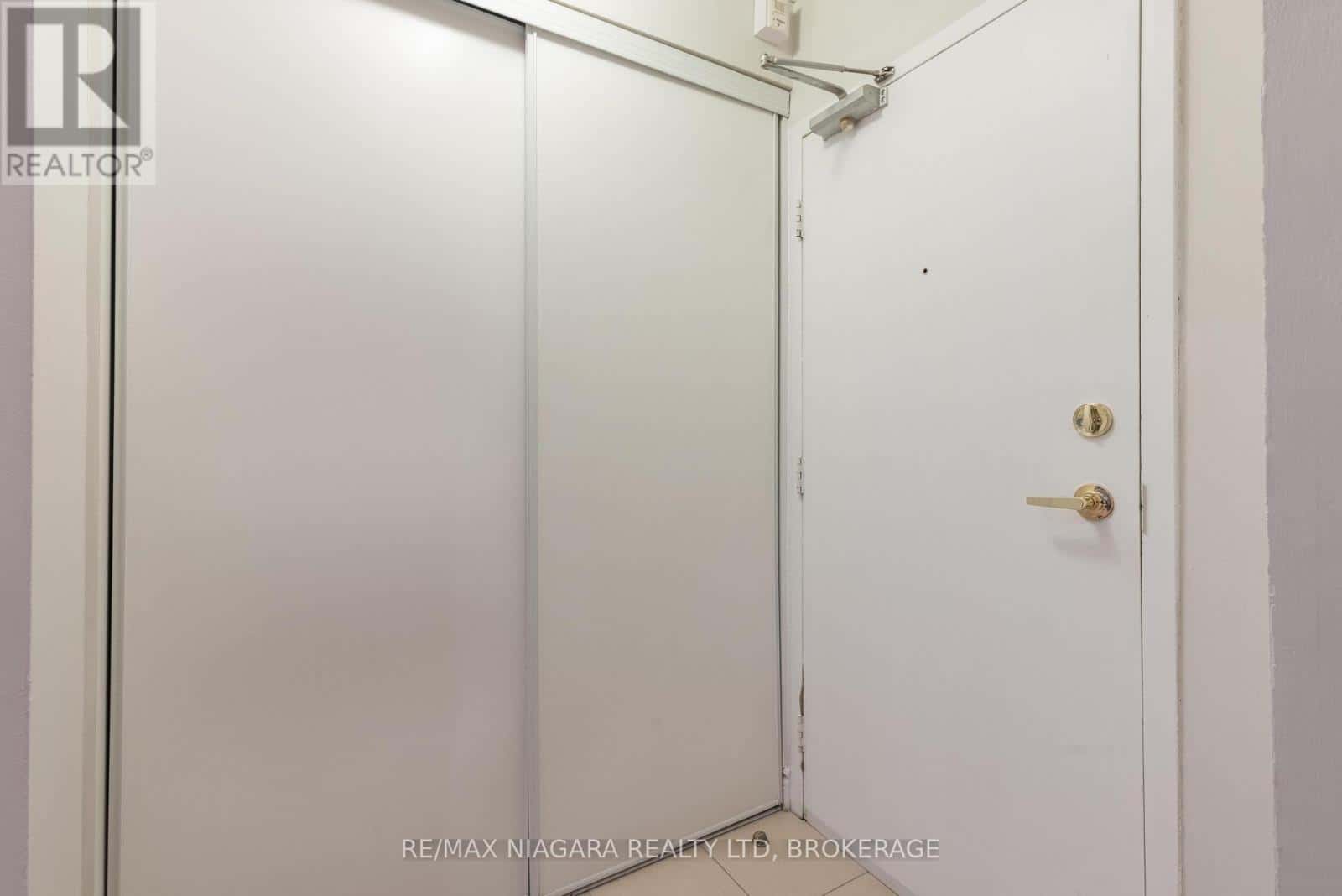 209 - 6390 HUGGINS STREET — Niagara Falls (Stamford), Ontario - Photo 2 of 31