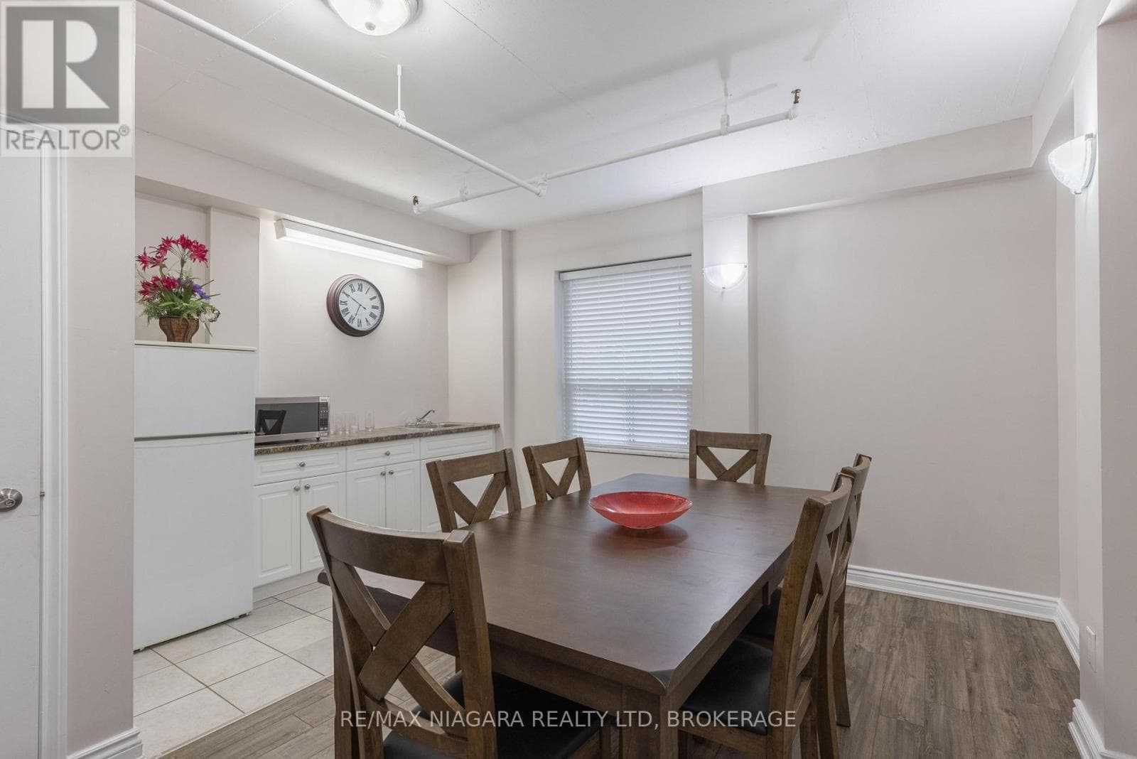 209 - 6390 HUGGINS STREET — Niagara Falls (Stamford), Ontario - Main photo