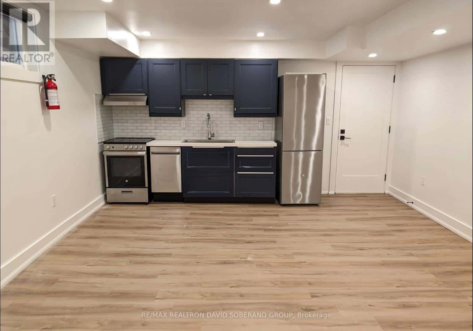 BSMT - 822 SHEPPARD AVENUE W — Toronto (Bathurst Manor), Ontario - Photo 3 of 4