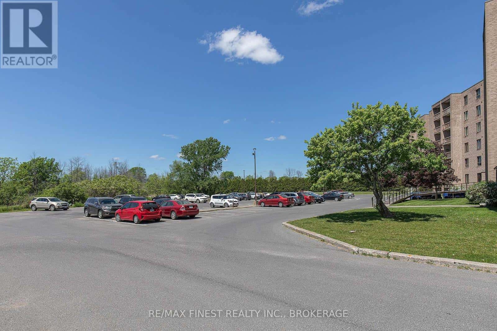 605 - 358 QUEEN MARY ROAD — Kingston (West of Sir John A. Blvd), Ontario - Photo 3 of 35