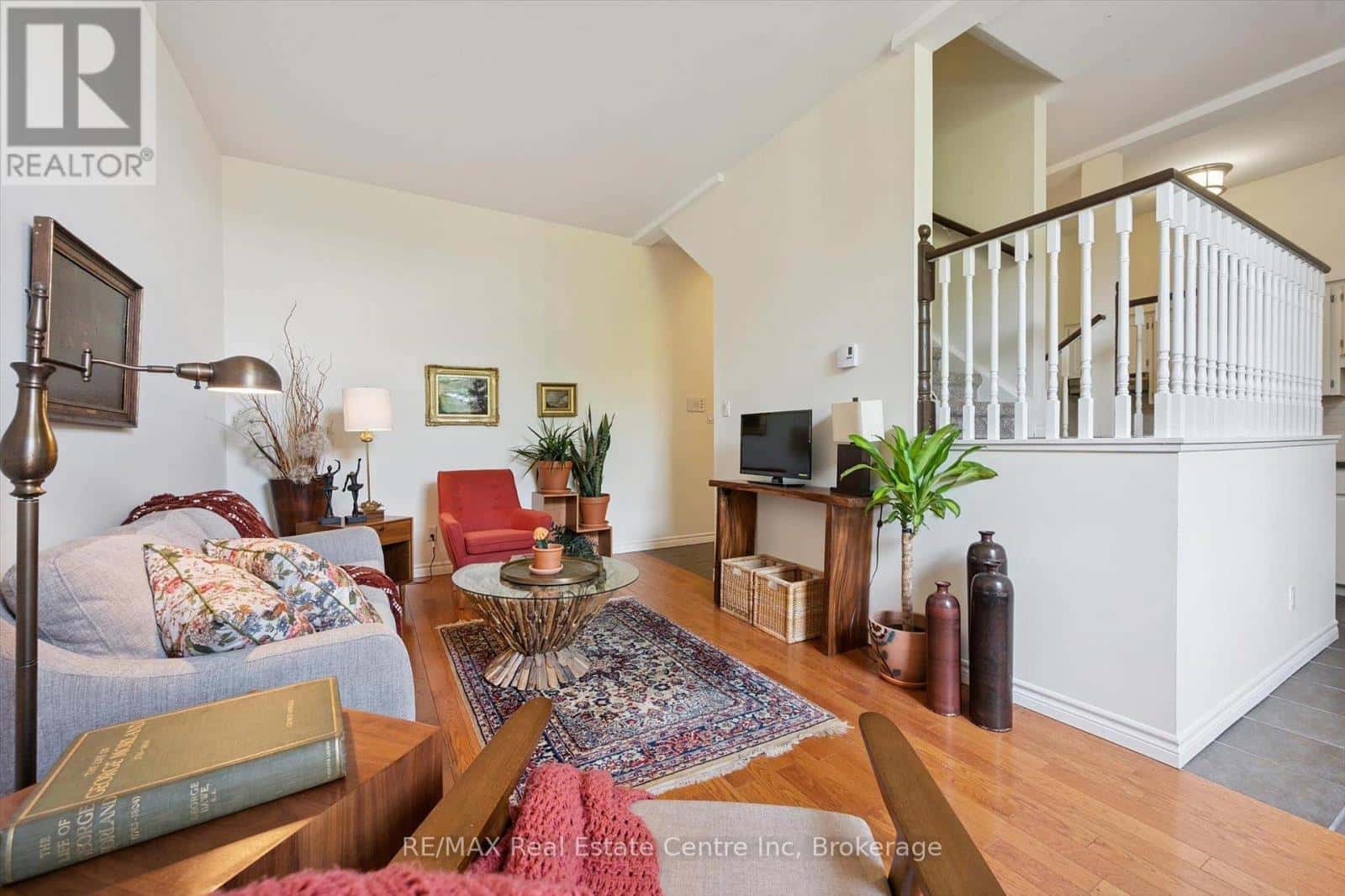 204 - 200 WOOLWICH STREET — Guelph (Downtown), Ontario - Photo 3 of 22