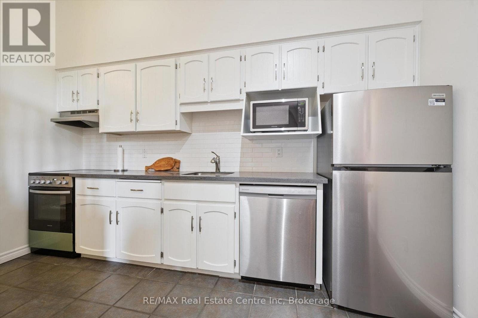 204 - 200 WOOLWICH STREET — Guelph (Downtown), Ontario - Main photo