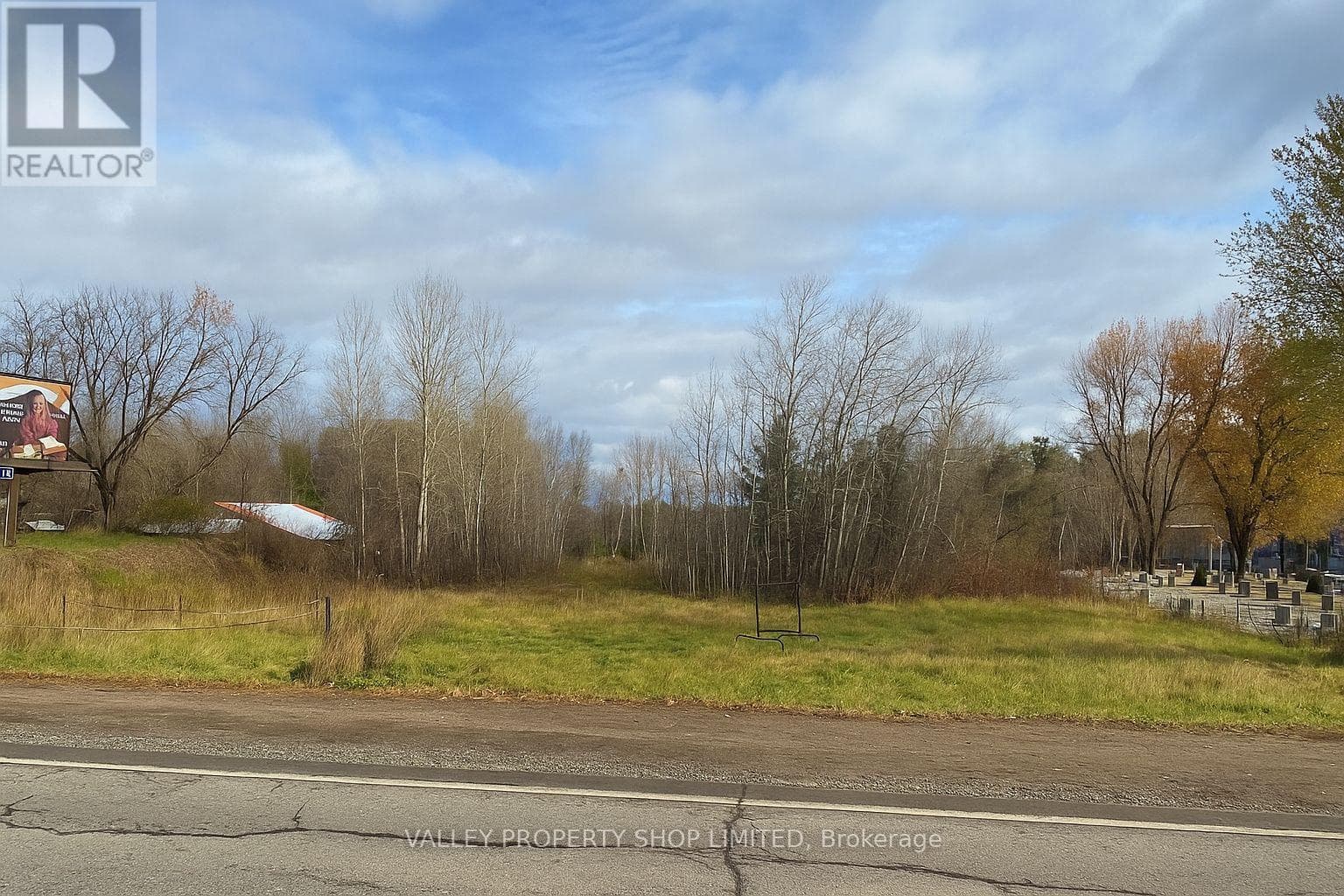 00 PEMBROKE STREET E — Laurentian Valley, Ontario - Main photo