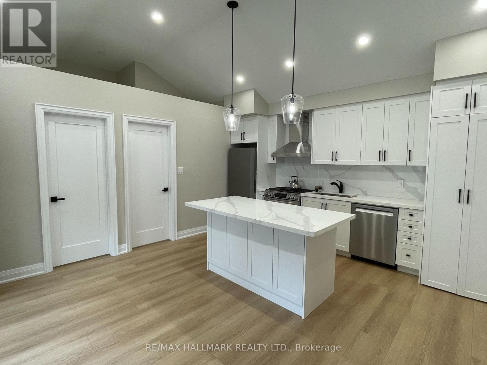 GARDEN - 45 NORTHCLIFFE BOULEVARD — Toronto (Corso Italia-Davenport), Ontario - Main photo