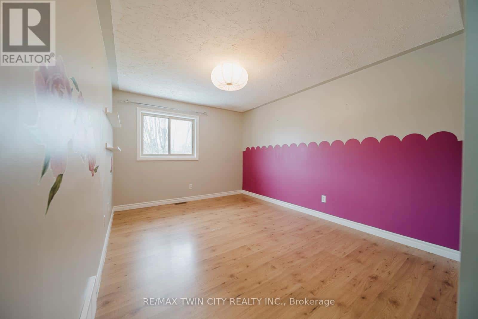 7 CAMPBELL PLACE — Wellesley, Ontario - Photo 2 of 48