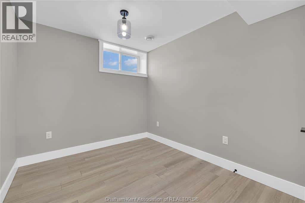 30054 West Bothwell ROAD — Bothwell, Ontario - Photo 2 of 49