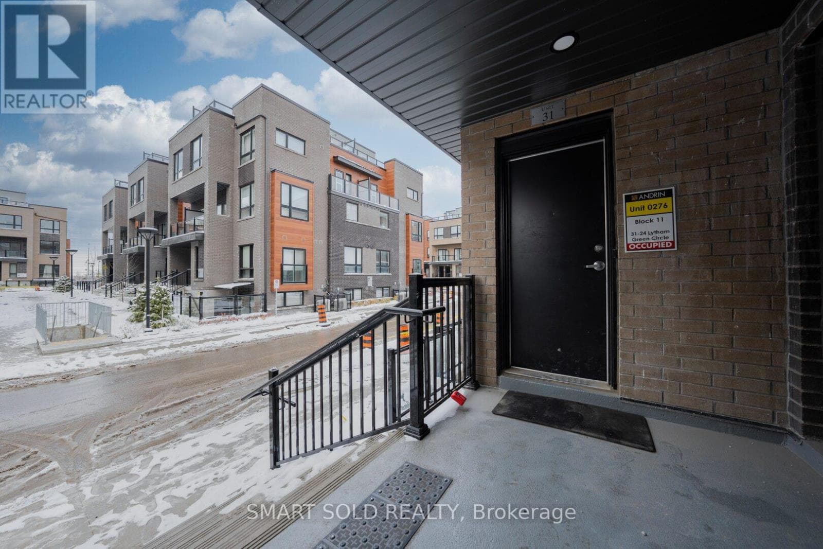 31 - 24 LYTHAM GREEN CIRCLE — Newmarket (Glenway Estates), Ontario - Main photo