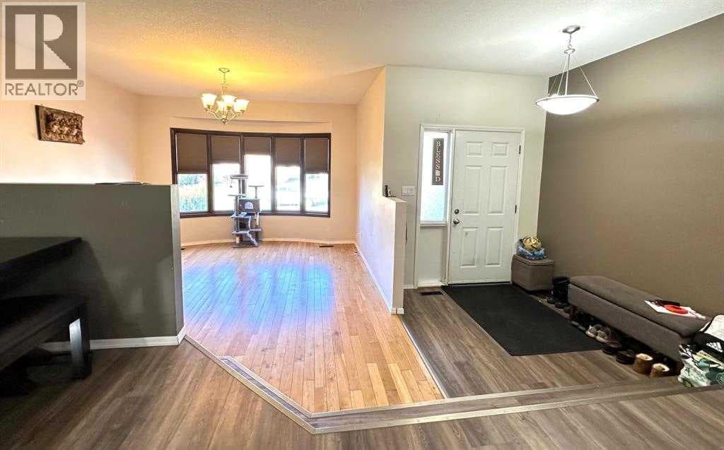 206 4 Avenue N — Marwayne, Alberta - Main photo