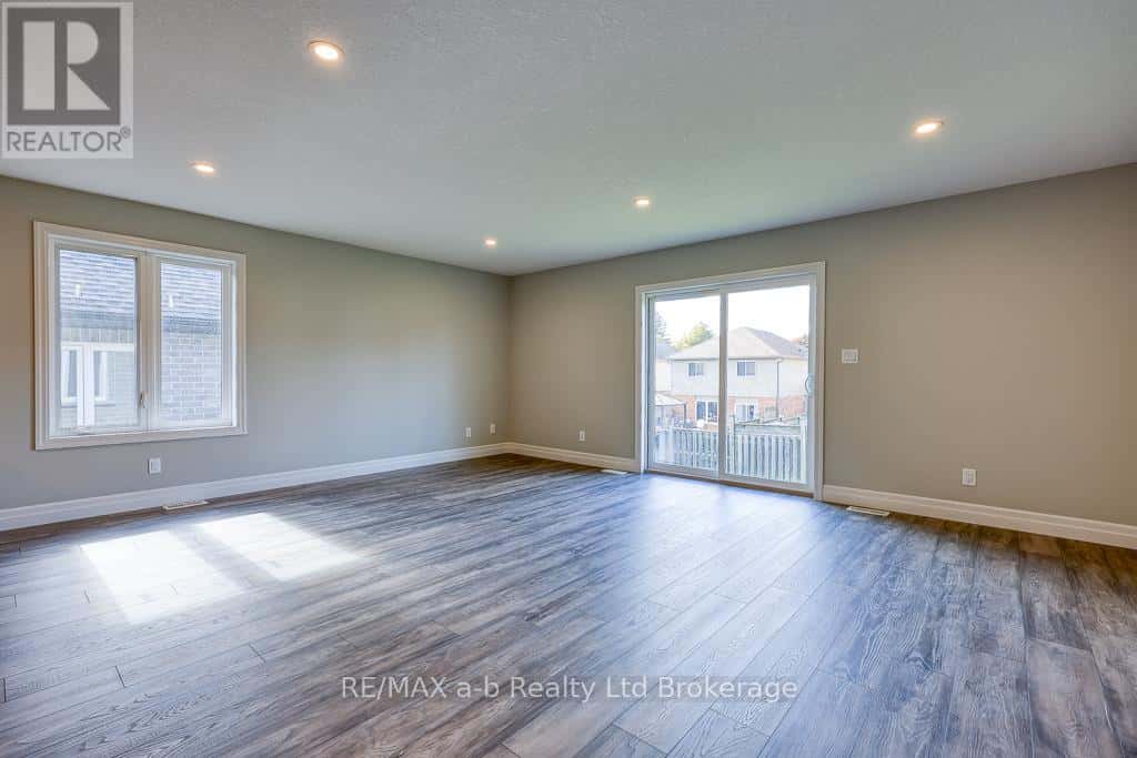 129 LOSSING DRIVE — Norwich (Norwich Town), Ontario - Photo 3 of 26