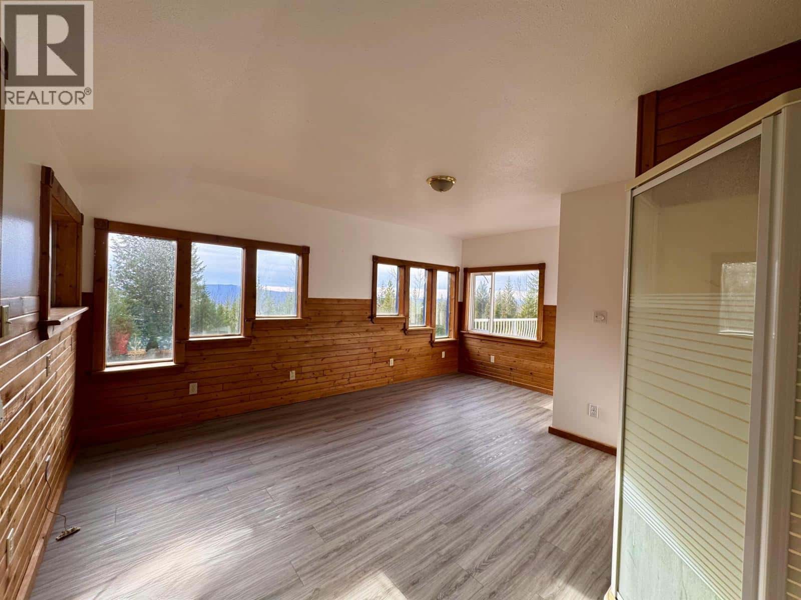 2659 ROSE DRIVE — 150 Mile House, British Columbia - Photo 2 of 44