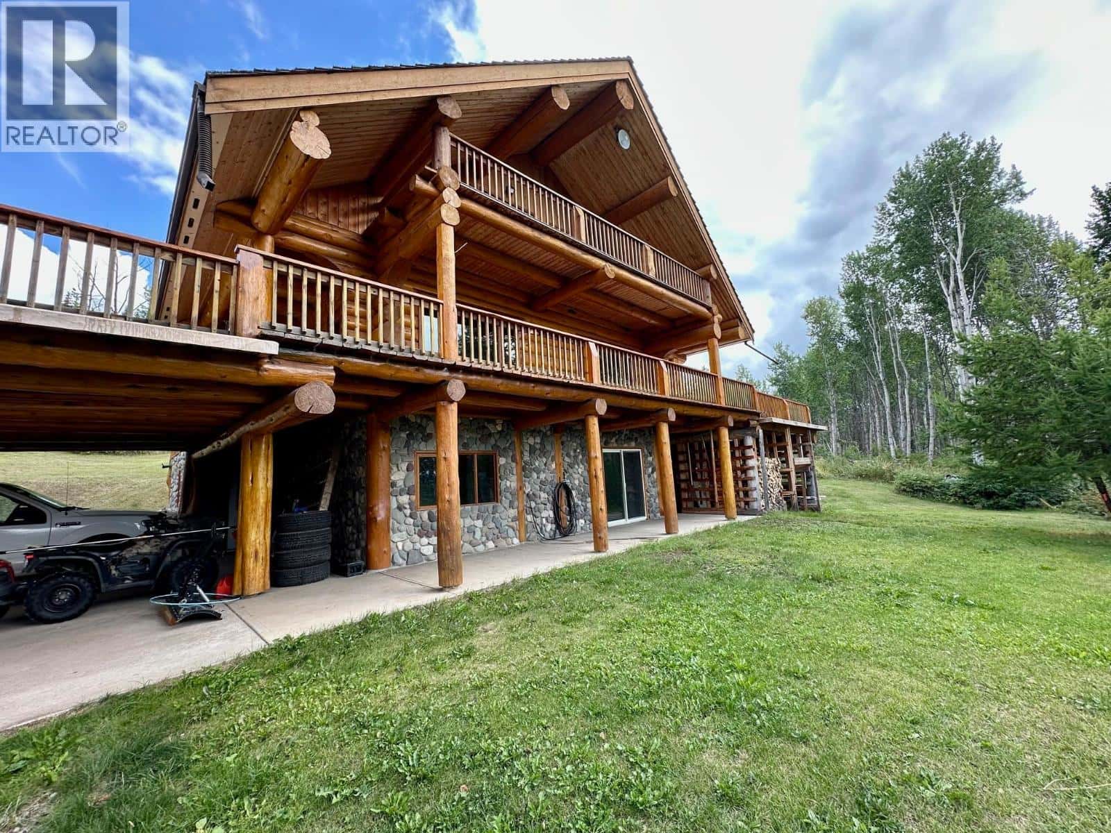 7584 FIR ROAD — Telkwa, British Columbia - Photo 5 of 38