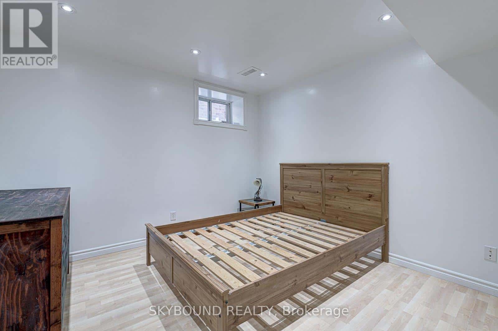 LOWER - 343 RUNNYMEDE ROAD — Toronto (Runnymede-Bloor West Village), Ontario - Photo 3 of 10